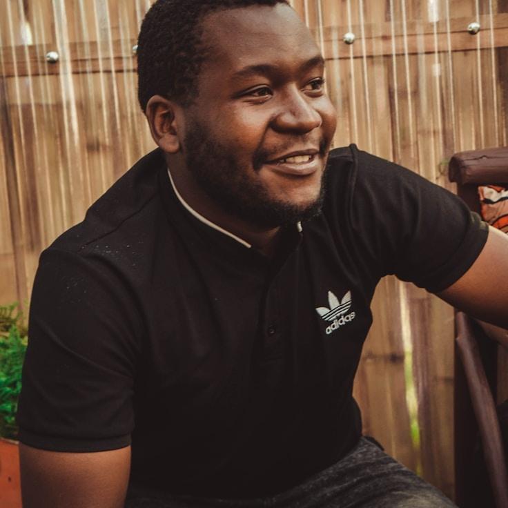 Jordan Kim, Client Relations Director, discussing corporate gifting strategy with business clients